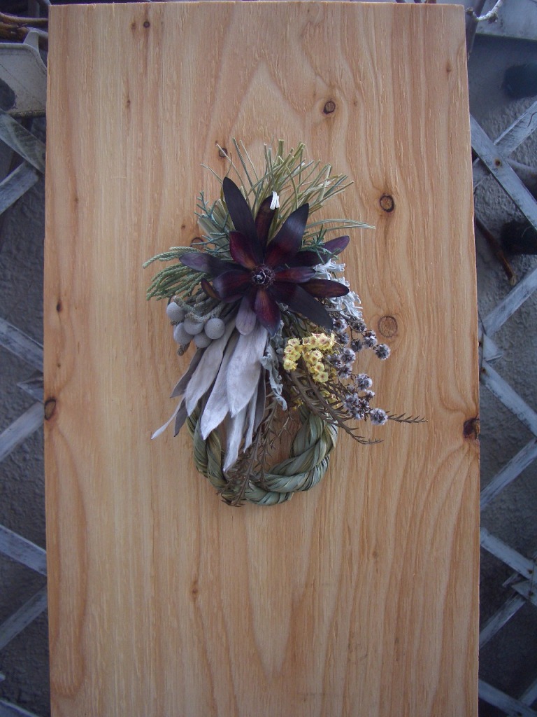 ⑥しめ縄リース中　縦26㎝　横18㎝　2600円