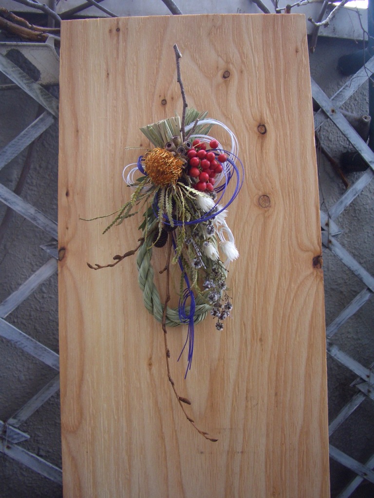 ⑨しめ縄リース　スリム型　縦44㎝　横19㎝　2600円